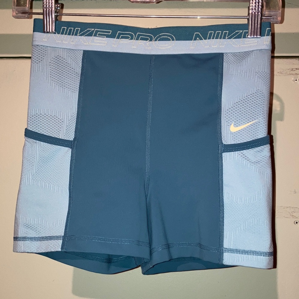 Nike Pro Women's Teal and Light Blue